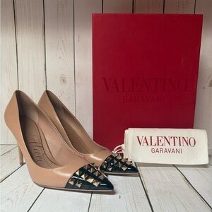 Valentino Garavani Kidskin Rockstud Alcove Pumps Rose Canelle/Black Sz 38 / 8